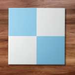 Baldosa cerámica moderna de color azul-azul-bebe<br><div class="desc">Esta cerámica minimalista presenta un diseño moderno a cuadros en azul y blanco.</div>