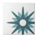 Baldosa cerámica turquesa audaz de mediados de sig<br><div class="desc">Diseño de inspiración moderna de mediados del siglo XX con un único estallido de estribo retro y turquesa de época, situado en la parte inferior derecha, sobre un fondo blanco. Diseño sencillo y moderno. Crea tu propio mosaico de personalizados cargando una nueva imagen, o usa el botón "mensaje" para contactar...</div>