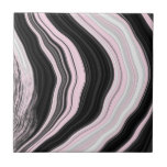 Baldosa con efecto efecto de mármol rosa blanco y<br><div class="desc">Esta baldosa moderna presenta un lujoso efecto de mármol de estilo agate con tonos rojos, blancos y negros, lo que hace una moda y una declaración femenina. Es ideal para los toques de baño rosa o como punto focal glamuroso en una habitación de lujo. El diseño abstracto de inspiración geodésica...</div>