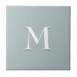 Baldosas de cerámica monograma azul simple<br><div class="desc">Sencillo y elegante baldosa de cerámica gris azul con monograma opcional de personalizable. Diseñado para coordinar con la versión de notas musicales. Disponible en otros colores y con elementos coincidentes.</div>