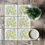 Baldosas de limón amarillo y azul<br><div class="desc">Sumérjase en su espacio en el atractivo refrescante del Mediterráneo con nuestro mosaico de vinos amarillos y azules de limón. Esta cautivadora baldosa muestra una armoniosa mezcla de tonos amarillos y azules, que recuerda a la costa mediterránea. El intrincado patrón de limoneros añade un toque de belleza natural, mientras que...</div>