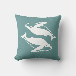 ballenas blancas con almohada azul gris