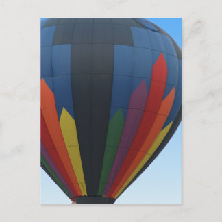 Balón de aire caliente en postal de vuelo