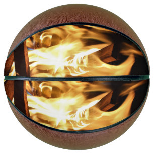 Balón De Baloncesto A través de las llamas
