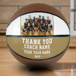 Balón De Baloncesto Gracias Coach Team Name Photo<br><div class="desc">Gracias, entrenador, nombre del equipo y equipo fotográfico de baloncesto. Personaliza con tu nombre de entrenador, nombre de equipo y año. Puedes cambiar cualquier texto en el baloncesto o borrarlo. ¡Un gran regalo para un entrenador! Añada una foto del equipo y consiga que el equipo firme las áreas no diseñadas...</div>