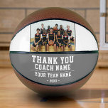 Balón De Baloncesto Gracias Coach Team Name Photo<br><div class="desc">Gracias, entrenador, nombre del equipo y equipo fotográfico de baloncesto. Personaliza con tu nombre de entrenador, nombre de equipo y año. Puedes cambiar cualquier texto en el baloncesto o borrarlo. ¡Un gran regalo para un entrenador! Añada una foto del equipo y consiga que el equipo firme las áreas no diseñadas...</div>