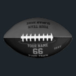 Balón De Fútbol Americano Fútbol gris negro personalizado con nombre, número<br><div class="desc">Crea tu propio personalizado Fútbol fresco gris negro total con Nombre, Número, Nombre del equipo, Lema y Año. Personalice esta sencilla plantilla clásica de fútbol con su mensaje personalizado, nombre, nombre del equipo y año. Fácilmente lo personaliza para un deporte fresco. Crea tu regalo personalizado único para entrenador, cumpleaños de...</div>