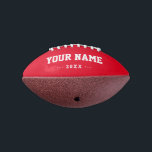 Balón De Fútbol Americano Nombre personalizado año rojo mini<br><div class="desc">Crea tu exclusivo regalo de cumpleaños mini futbol rojo agregando tu propio nombre personalizado, año, lema, mensaje o cualquier texto. Personalizable lindo juego de regalos de fútbol para chicas, futbolistas femeninas, mujeres, mamá, hermana, hija, novia, animadores, adolescente, adolescente, niña, jugadores, compañeros de equipo, fans. Elija su equipo favorito y utilice...</div>