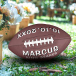 Balón De Fútbol Americano Personalizado Nombre del portador de anillo Boda F<br><div class="desc">Personalizado Nombre Boda de portador de anillo Fecha Keepsake Fútbol. Agregue su nombre y fecha de boda. Perfecto regalo deportivo para portador de anillo.</div>