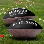 Balón De Fútbol Americano Personalizado Nombre del portador de anillo Boda F<br><div class="desc">Personalizado Negro Nombre Boda de portador de anillo Fecha Keepsake Fútbol. Agregue su nombre y fecha de boda. Perfecto regalo deportivo para portador de anillo.</div>