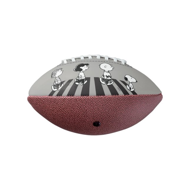 Balón De Fútbol Americano Rock Tees | Caminata grupal (Girado 270)