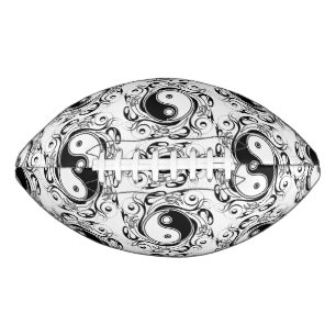 Balón De Fútbol Americano Símbolo de Yin & Yang estilo de tatuaje en negro y