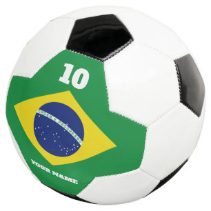 Balón de fútbol con bandera brasileña con nombre d
