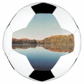 Balón de fútbol de otoño del norte de Ontario