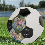 Balón De Fútbol Foto personalizada y firmada<br><div class="desc">Crea tu propia pelota de fútbol firmada - perfecta para el día del padre o cualquier otra ocasión. La plantilla de fotos está configurada para que añadas dos de tus fotos favoritas y hasta 4 firmas. Cada firma está escrita a mano de forma diferente (deje los cuadros de plantilla vacíos...</div>