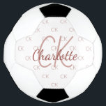 Balón De Fútbol Nombre de las iniciales del monograma de oro de ro<br><div class="desc">Un elegante fondo blanco y un texto de color dorado subió. Personalice y agregue sus iniciales y nombre de monograma. Las iniciales de su monograma como patrón de fondo.</div>