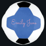 Balón De Fútbol Personalizado de nombres de script azul y rosa per<br><div class="desc">Puntee con estilo con esta pelota de fútbol personalizada que presenta un diseño de panel azul con un elegante nombre de guión rosa. Perfecto para futbolistas, entrenadores y entusiastas del deporte, esta bola única le da un toque personalizado a las prácticas, juegos o estantes. Un gran regalo para los atletas,...</div>