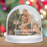 Baloncesto MVP Sports Romantic Couple Photo Person<br><div class="desc">El Personalizado de plantilla de fotografía moderna Snow Globes la pareja romántica del baloncesto MVP Sports Romantic Couple, presenta su foto favorita con sus nombres personalizados con el texto de personalizable "Eres mi MVP" en un guión moderno de caligrafía. Hace un regalo fantástico para los amantes del deporte para Navidades,...</div>