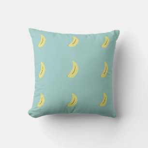 Banana en almohada azul