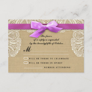 Banda blanca de encaje y tarjetas RSVP de boda en