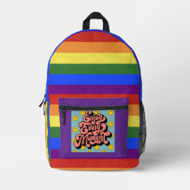 banda de bandera arco iris con mochila positivista