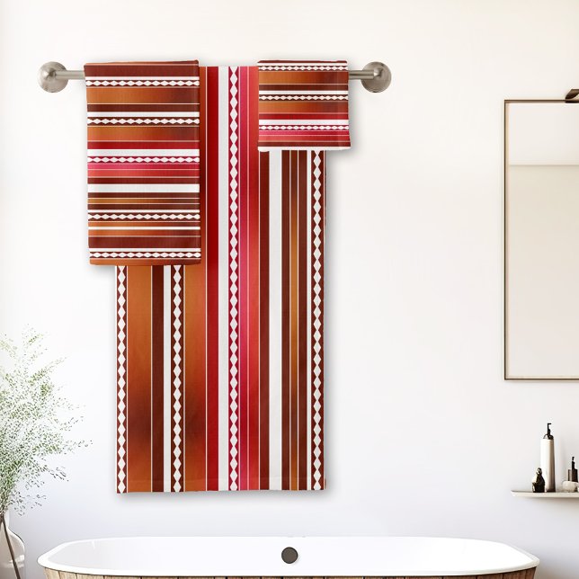Banda roja marrón artística (Bathroom towel set with an abstract artistic stripe pattern in a variety of reds + browns with white)