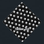 Bandana del patrón de trazas de mascota<br><div class="desc">Patas animales. Patrón sin foco. Color de fondo personalizado. texto personalizado.</div>