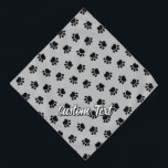 Bandana del patrón de trazas de mascota<br><div class="desc">Patas animales. Patrón sin foco. Color de fondo personalizado. texto personalizado.</div>