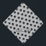 Bandana del patrón de trazas de mascota<br><div class="desc">Patas animales. Patrón sin foco. Color de fondo personalizado. texto personalizado.</div>