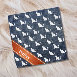 Bandana Faux Denim White Sitting Cats<br><div class="desc">Faux denim material de jean azul con silueta de gatos sentados blancos. Banner de naranja rojo en diagonal. ¡Personalízalo con un nombre!</div>