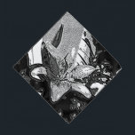 Bandana formas abstractas en blanco y negro modernas<br><div class="desc">El diseño artístico original de esta bandana fría se ha reproducido a partir de una pintura pastel que pinté hace unos años. Tomé una fotografía de una flor, luego pinté la flor en un estilo abstracto, tomé una foto de la pintura y realicé digitalmente la foto para darle el efecto...</div>
