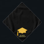 Bandana Gorra de graduación dorada en negro<br><div class="desc">Gorra dorada de graduación en negro. ¡Ideal para mascotas!</div>