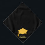 Bandana Gorra de graduación dorada sobre negro<br><div class="desc">Gorra dorada de graduación en negro. ¡Ideal para mascotas!</div>