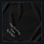 Bandana Gran Hermano Perro de Personalizable Blanco y Negr<br><div class="desc">Banda negra, con una linda, graciosa invitación de texto... Supongo que ¿quién va a ser Gran Hermano? ¡Porque tu mascota también es parte de la familia! ¡Perfecto para tu anuncio de un nuevo mascota o bebé! El color de fondo es el personalizable a cualquier color que desee, al igual que...</div>