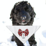 Bandana Mascota pequeño personalizado del traje de baño ro<br><div class="desc">Los corazones rojos se espolvorearon sobre un lienzo blanco, se terminaron con un lindo arco rojo, y se personalizaron con el nombre de tu mascota. Rellene la plantilla para agregar el nombre de su mascota o quite la opción de nombre por completo, según lo que prefiera. Se puede cambiar el...</div>