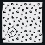 Bandana Monograma del patrón de pinturas negras<br><div class="desc">Muestra cuánto amas a los animales con esta tibia bandana con estampado de pata negra. También se ve impresionante con otros fondos más ligeros. ¡Apuesto a que su mascota lucirá adorable viéndolo!</div>