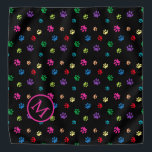Bandana Monograma sobre pintura animal colorida sobre negr<br><div class="desc">Muestra cuánto amas a los animales con este tierno y colorido bandana con patas. También se ve impresionante con un fondo blanco. ¡Apuesto a que su mascota lucirá adorable viéndolo!</div>