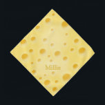 Bandana Nombre e ID del Mascota personalizado de queso sui<br><div class="desc">Este fantástico diseño presenta un queso suizo realista y cremoso que puede personalizarse con el nombre de su mascota. El otro extremo de la bandana puede dejarse tal como está o usted puede agregar a su mascota contactos en casa y veterinarios, condiciones médicas y otros hechos que desea que la...</div>