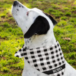 Bandana Nombre personalizado, negro y blanco, protección d<br><div class="desc">Impresa en un lado, bandana de patrón de trenzado de búfalo blanco y negro con nombre mascota personalizado. Dos tamaños disponibles: 18 "x18" (niños, perros pequeños) y 22 "x22" (adultos, perros grandes). Cambiar fácilmente el nombre utilizando la plantilla proporcionada. Una tela ligera que respira bien y se seca rápidamente. 100%...</div>