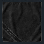 Bandana Onyx Black Velvet | Monograma Grunge de pizarra<br><div class="desc">Dramática paleta morena con un fondo de terciopelo de inspiración gótica y oscuro de la colección "Moody Jewel Tones". Este diseño presenta una textura de acuarela de terciopelo inspirada en el tono de una joya profunda. El falso embellecedor metálico le da una sofisticación y un aspecto a la medida. El...</div>