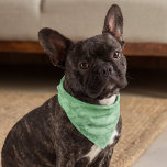 Bandana Patrón de Camo Verde<br><div class="desc">El diseño de Bandana presenta un diseño moderno de camo o camuflaje en colores verdes.</div>