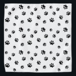 Bandana Patrón de impresión de pintura negra<br><div class="desc">Muestra cuánto amas a los animales con esta tibia bandana con estampado de pata negra. También se ve impresionante con otros fondos más ligeros. ¡Apuesto a que su mascota lucirá adorable viéndolo!</div>