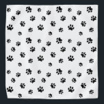 Bandana Patrón de impresión de pintura negra<br><div class="desc">Muestra cuánto amas a los animales con esta tibia bandana con estampado de pata negra. También se ve impresionante con otros fondos más ligeros. ¡Apuesto a que su mascota lucirá adorable viéndolo!</div>