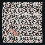 Bandana Rosa de moda Patrón de Leopardo de oro Personaliza<br><div class="desc">Muestra cuánto amas a los animales con esta tibia bandana con estampado de leopardo dorado con estampado de rosa. Personalízalo con el nombre de su mascota en la placa de oro rosa. ¡Apuesto a que su mascota lucirá adorable viéndolo!</div>