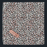 Bandana Rosa de moda Patrón de Leopardo de oro Personaliza<br><div class="desc">Muestra cuánto amas a los animales con esta tibia bandana con estampado de leopardo dorado con estampado de rosa. Personalízalo con el nombre de su mascota en la placa de oro rosa. ¡Apuesto a que su mascota lucirá adorable viéndolo!</div>