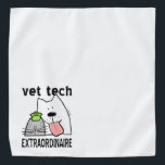 Bandana Vet Tech Extraordinaire<br><div class="desc">Este divertido diseño profesional de bandana de Veterinaria Technician presenta un perro de dibujos animados, gato y pájaro con texto, Veterinario Extraordinario. Trabajaste duro para convertirte en un trabajador de cuidado animal y eres bueno en eso, ¡así que hazlo saber al mundo! Gran idea de regalo para tus mascotas Vet...</div>