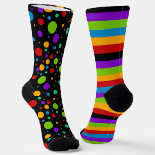 Bandas arcoiris y calcetines de polka no coinciden