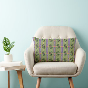 Bandas de lavanda pálida con almohada lumbar verde