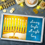 Bandeja Acrílica Hanukkah Menorah Yellow Blue Brillante Artsy<br><div class="desc">"Brillante brillante toda la noche". Una foto de primer plano de una brillante, colorida y dorada foto de una menorah con acentos verde azulados te ayuda a inaugurar la festividad de Hanukkah con estilo. Sienta el calor y la alegría de la temporada de vacaciones cada vez que usas esta impresionante...</div>