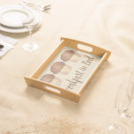 Bandeja Desayuno en café de mimbre en cama con muffins bru<br><div class="desc">El diseño presenta un original ilustracion de marca de un delicioso muffin de migaja recién horneado con toallita de crujiente. Ideal para tu cocinero de la cocina, panadería o pastelería favorito. Este ilustracion gourmet también está disponible en otros productos. ¿No ves lo que estás buscando? ¿Necesita ayuda con la personalización?...</div>